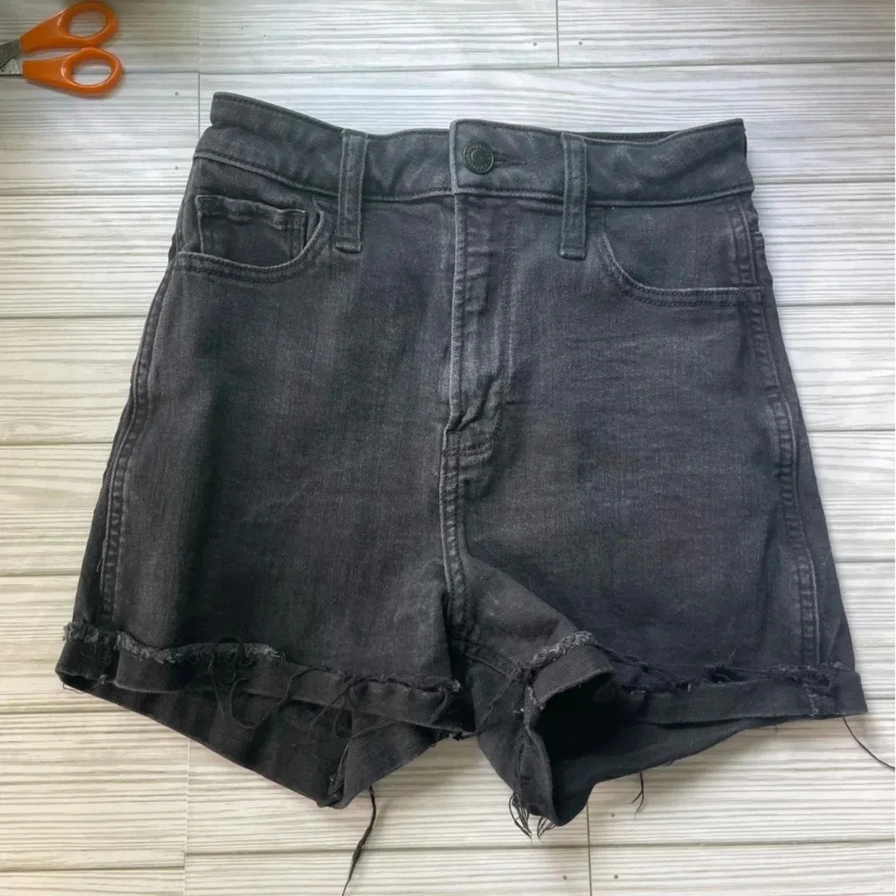 Hollister black curvy ultra high rise short 3" inseam women's size 26